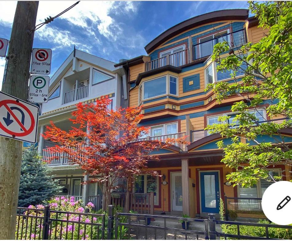 Stunning Rooms In Townhouse Across The Beach Toronto Exteriér fotografie